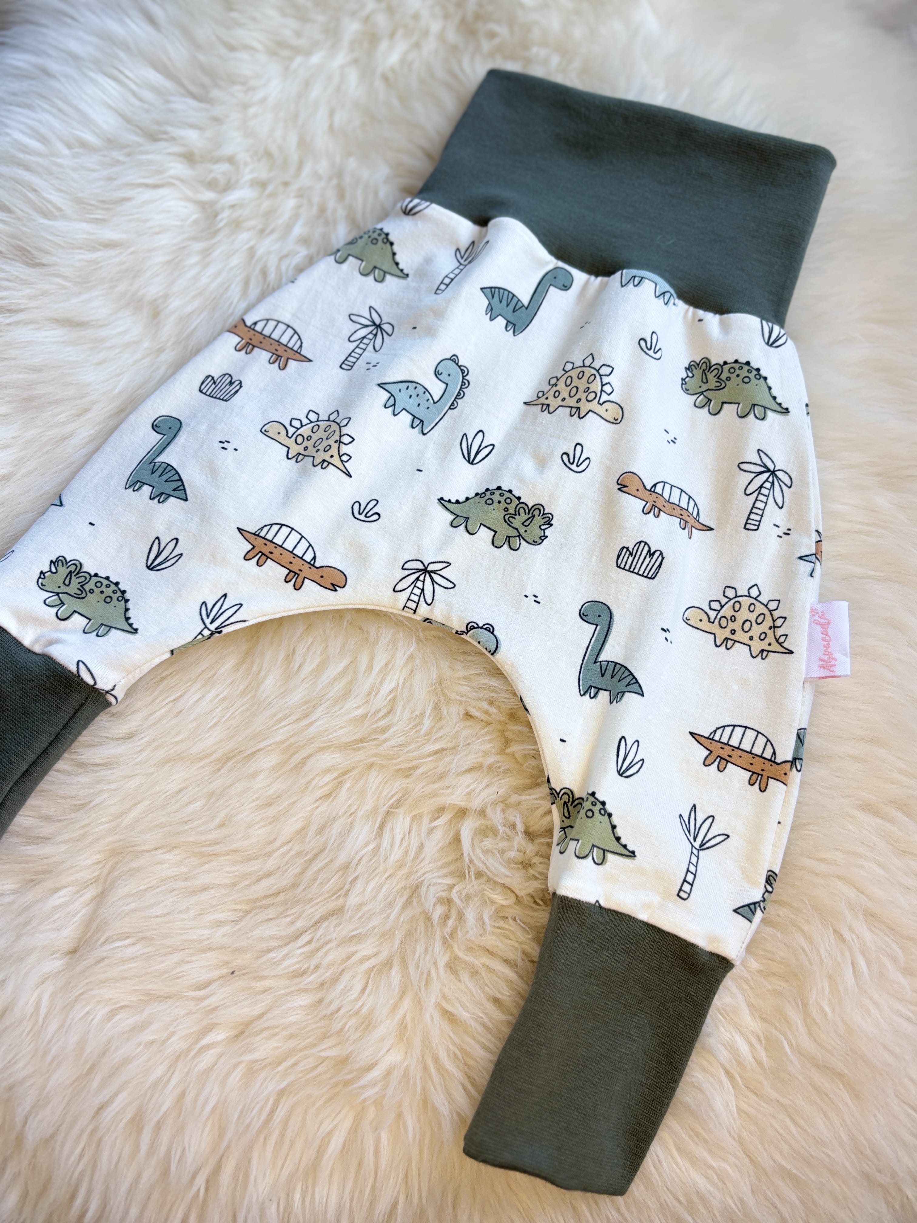 Pantalon évolutif bébé réglable en longueur, motif dinosaure, fabriqué à la main en Belgique.