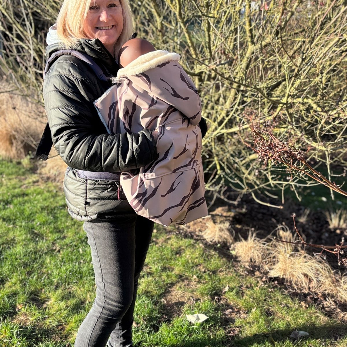 Couverture portage bebe motif beige avec doublure polaire Abracada Dreams