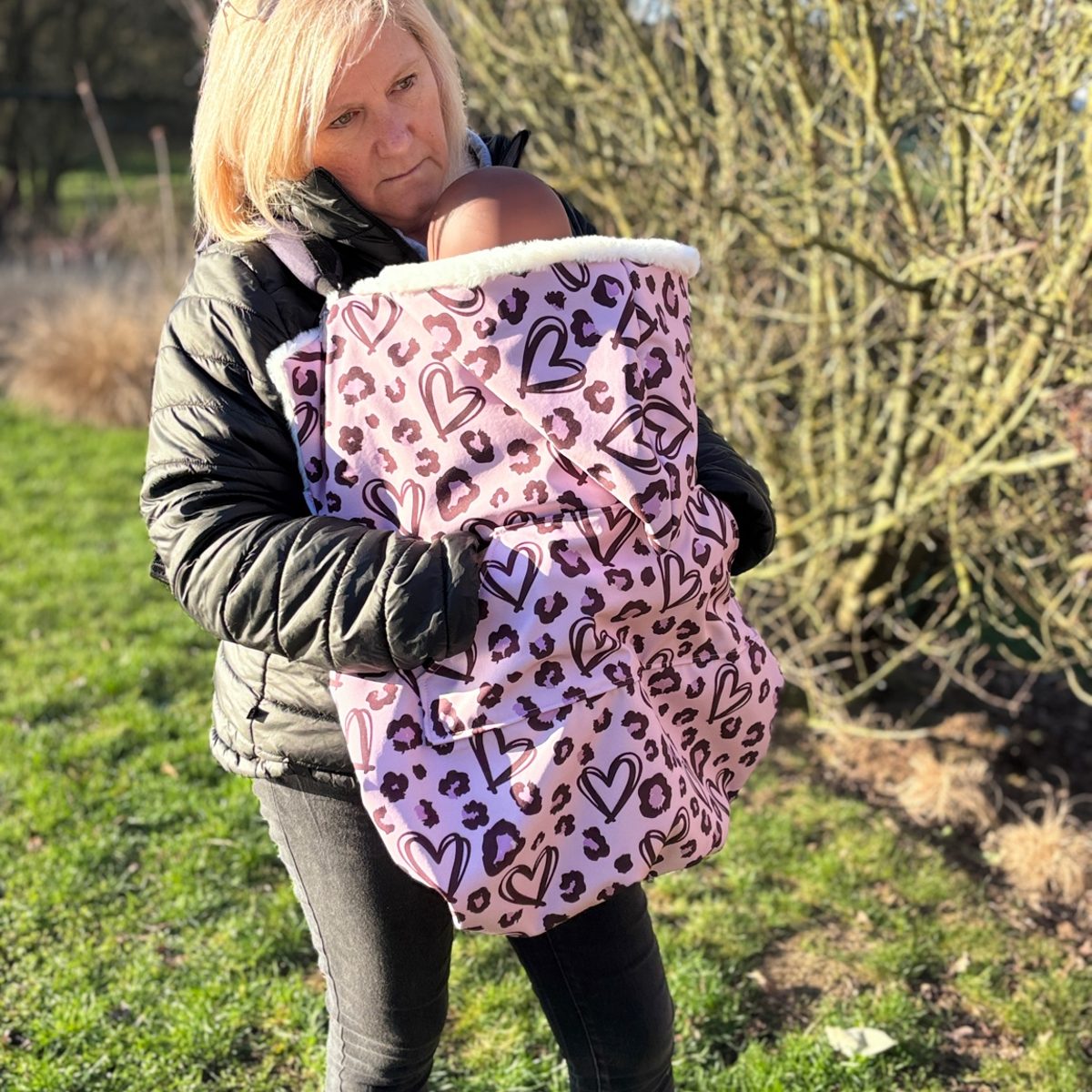 Couverture portage bebe rose leopard avec doublure chaude Abracada Dreams