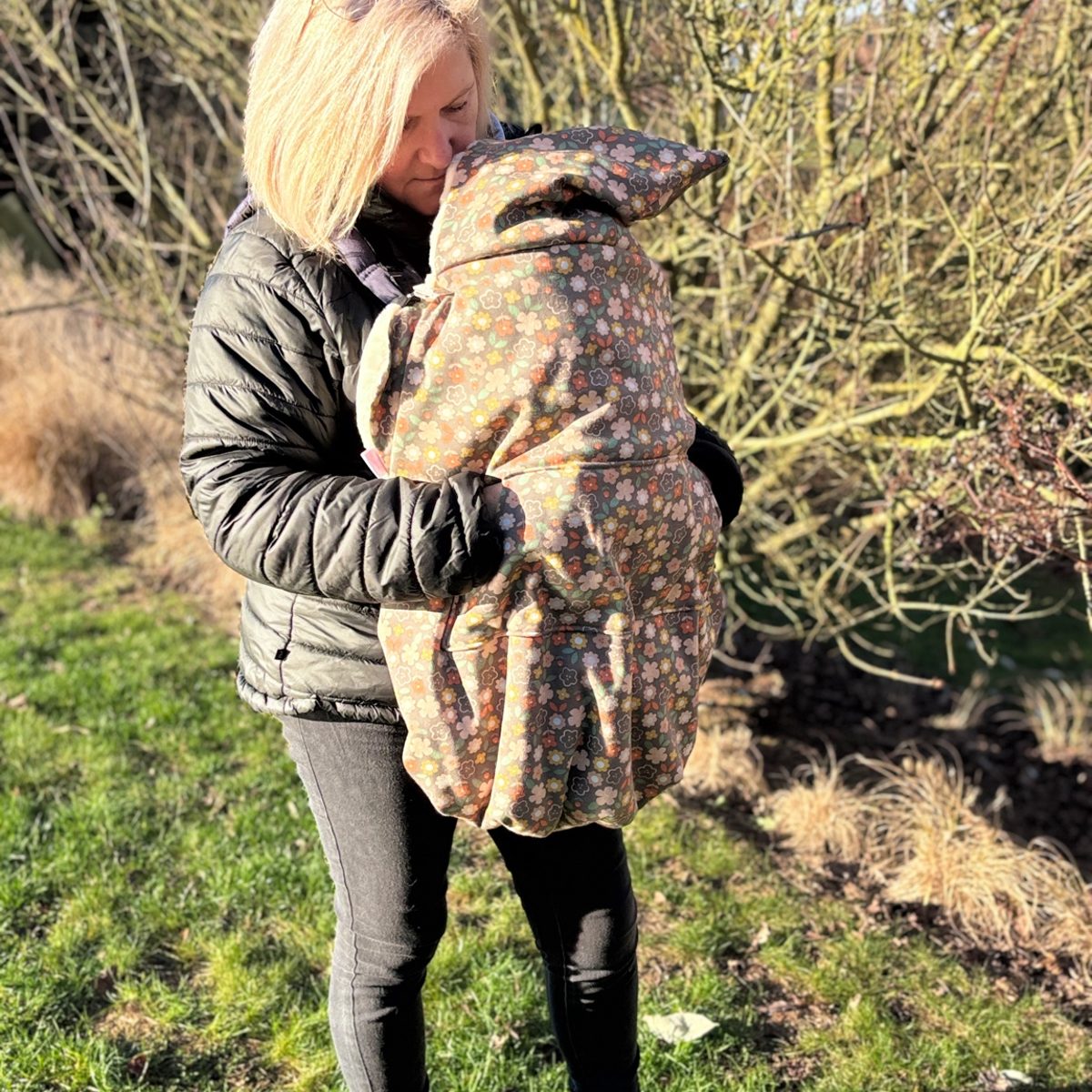 Couverture portage bebe motif fleurs retro avec doublure chaude Abracada Dreams