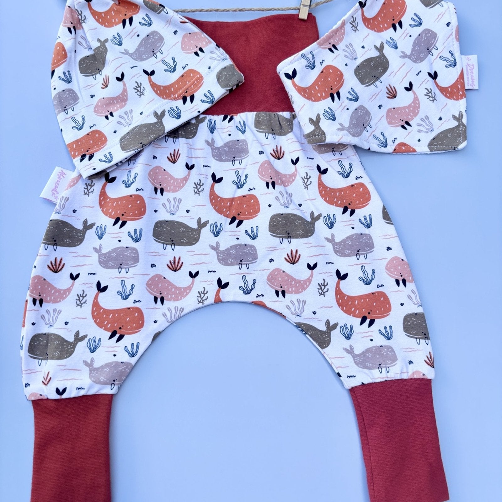 Coffret bébé thème océan – bavoir et bonnet assorti