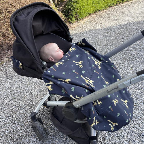 Couverture poussette bébé pratique pour promenade extérieure