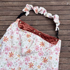 Couverture de portage bébé en tissu Aqua-Protect motif fleurs aquarelle, doublure Minky terracotta moelleuse.