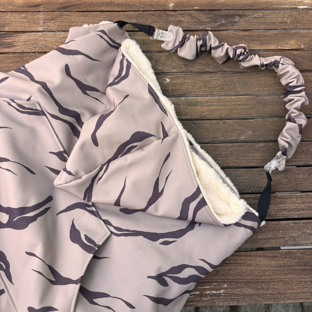 Couverture de portage multifonction 5 en 1 imperméable taupe à motifs abstraits avec intérieur en fourrure douce écrue