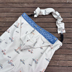 Couverture de portage bébé en tissu Aqua-Protect avec motif voitures et animaux, doublure Minky bleu toute douce.
