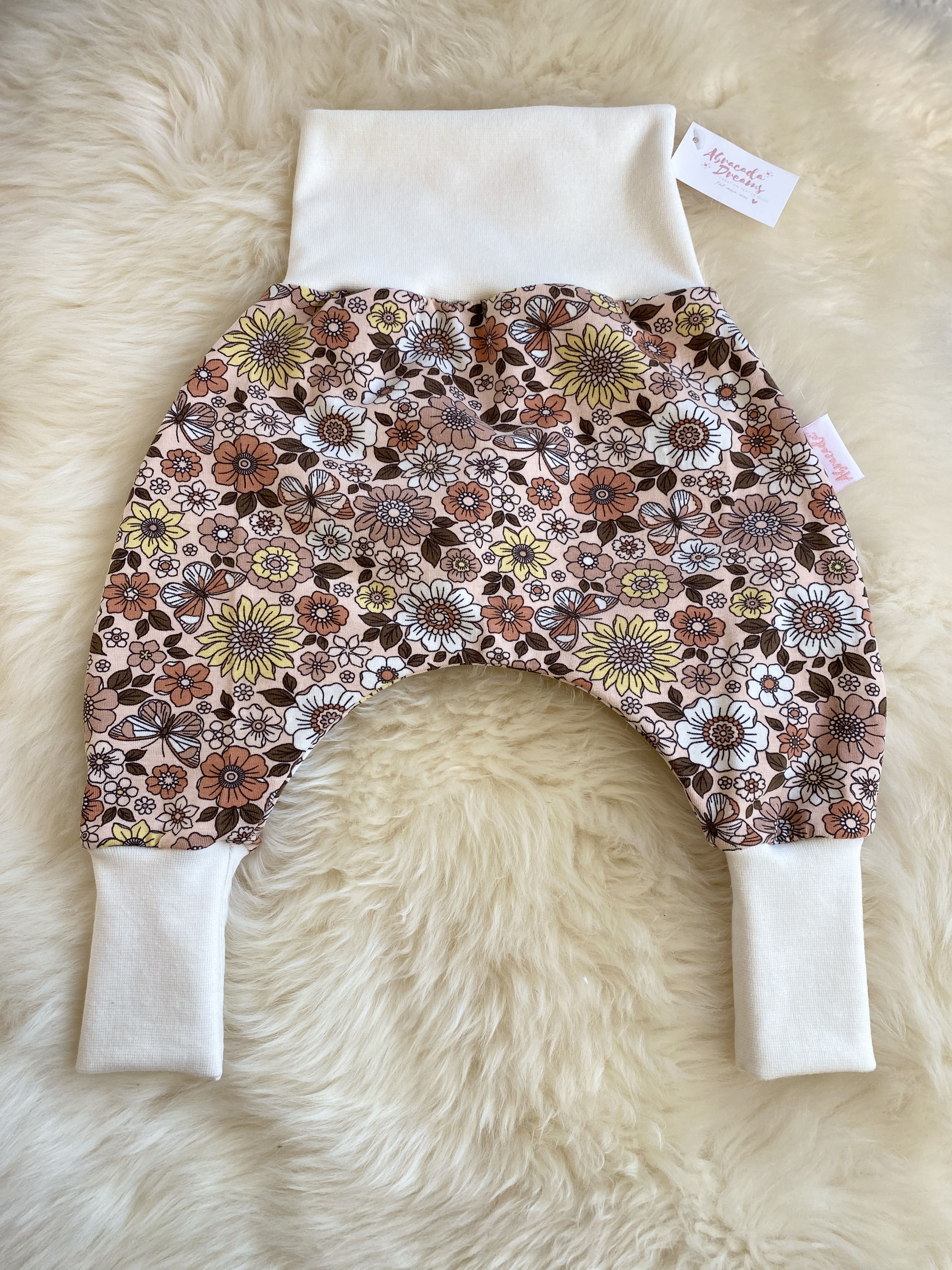 Pantalon bébé évolutif fabriqué à la main en Belgique.