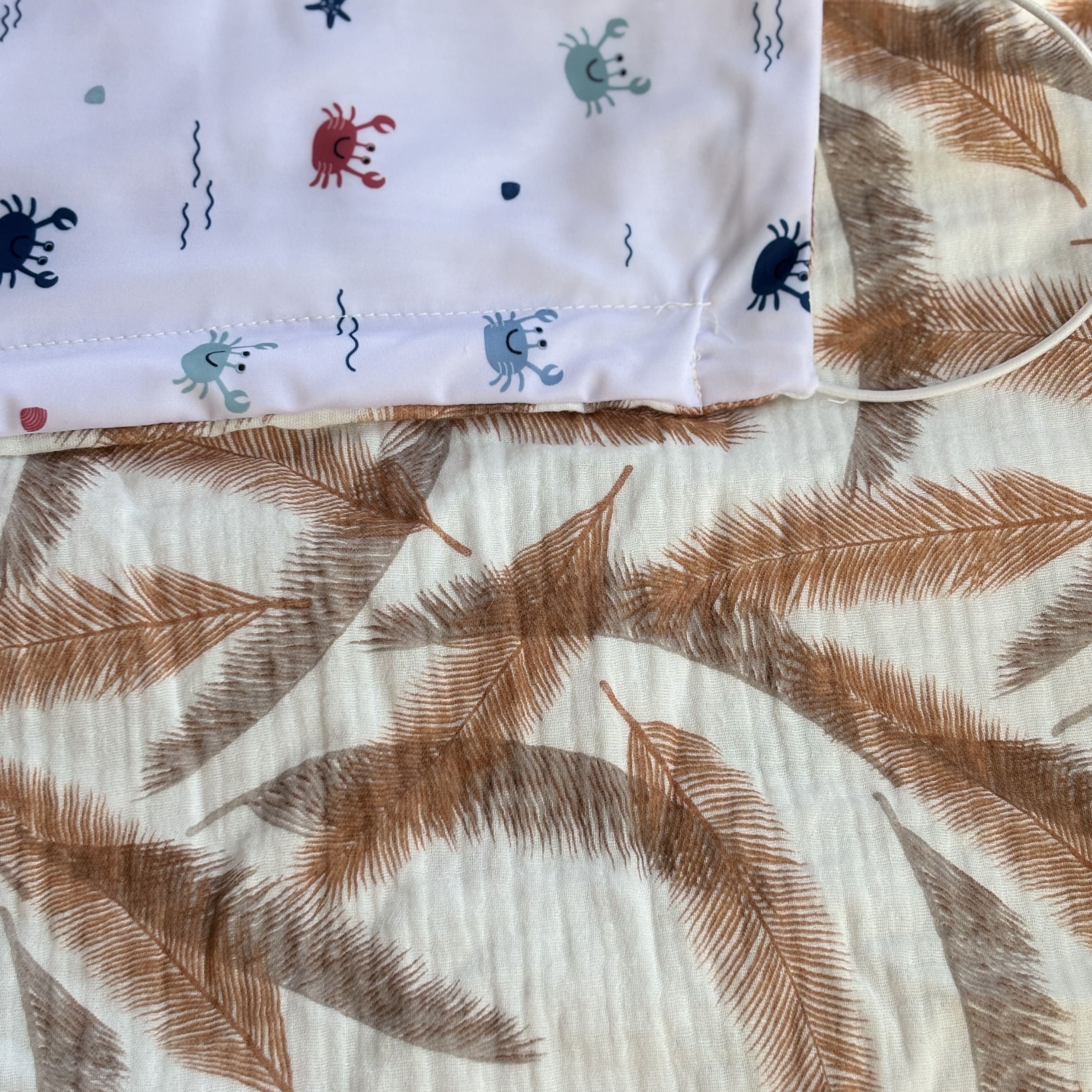 bébé en poussette protégé du soleil