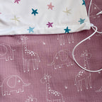 bébé en poussette protégé du soleil avec pare-soleil respirant