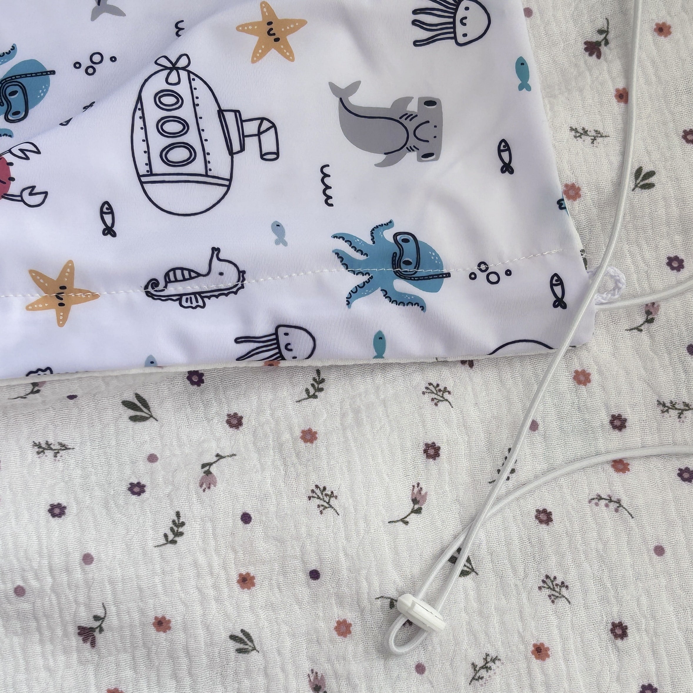 bébé en poussette protégé du soleil avec pare-soleil respirant