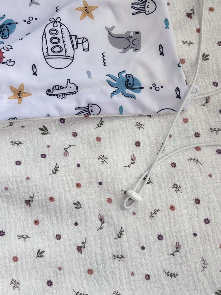 bébé en poussette protégé du soleil avec pare-soleil respirant