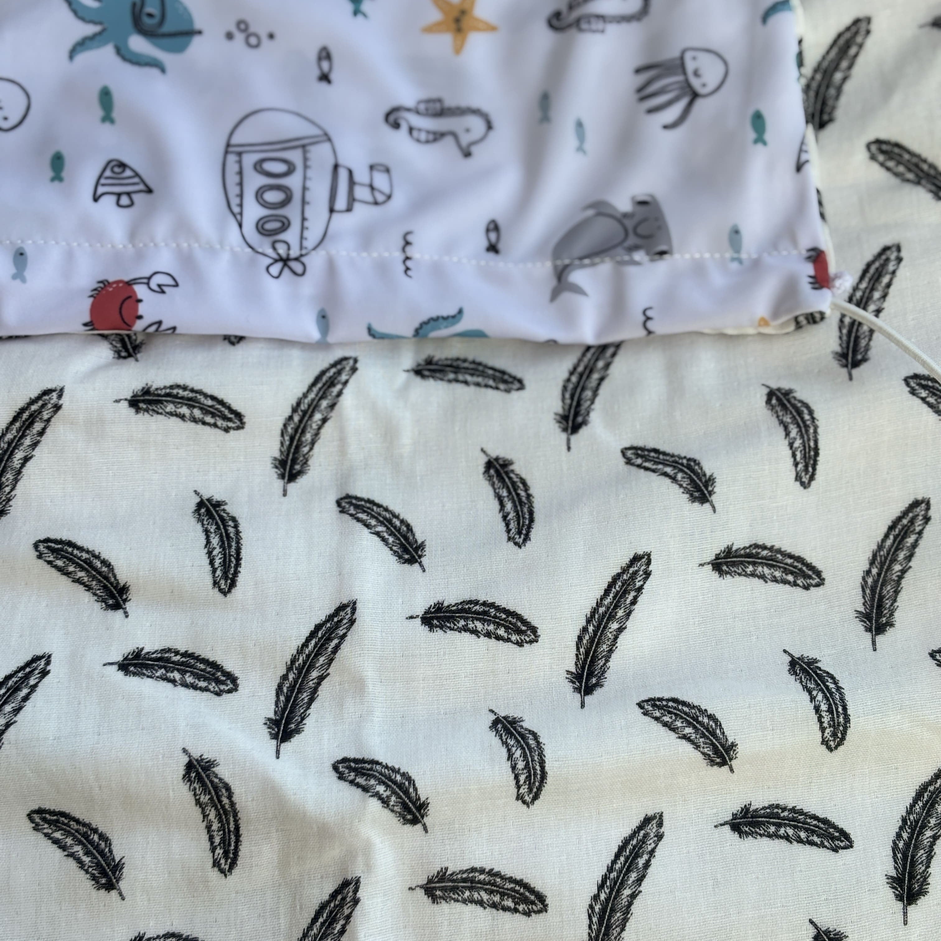 bébé en poussette protégé du soleil