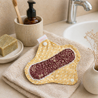 Serviette hygiénique lavable jaune fleurie