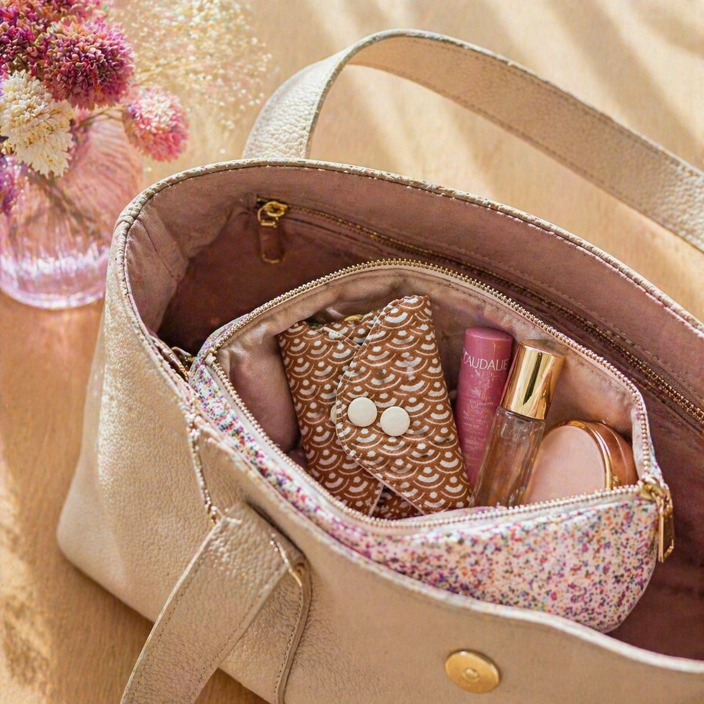 Serviette hygiénique pliée trousse beige